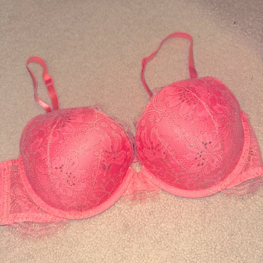 NWOT beautiful Victoria’s Secret bra never worn size 36C